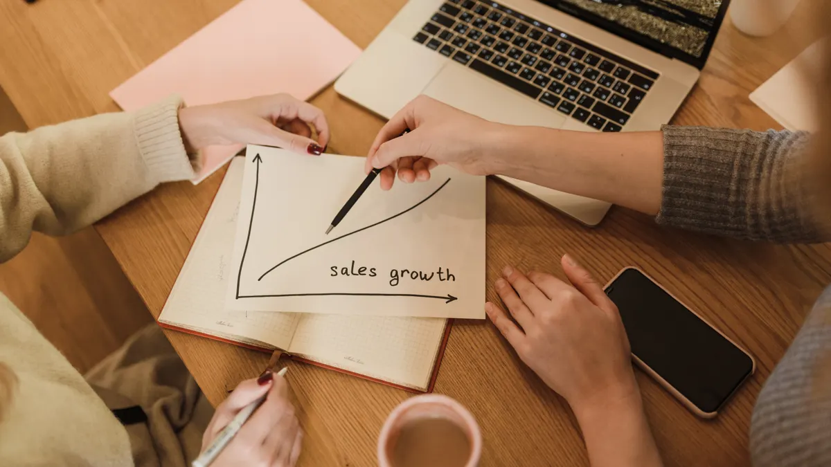 Cluster F decision guide: Self-serve vs sales-assisted customer acquisition for SaaS founders Cluster F decision guide: Self-serve vs sales-assisted customer acquisition for SaaS founders — Women with Sales Growth